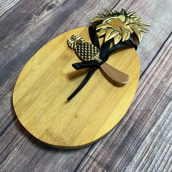 Pineapple Small Wooden Cheese and Cracker Server Charcuterie - Picture 2 of 4